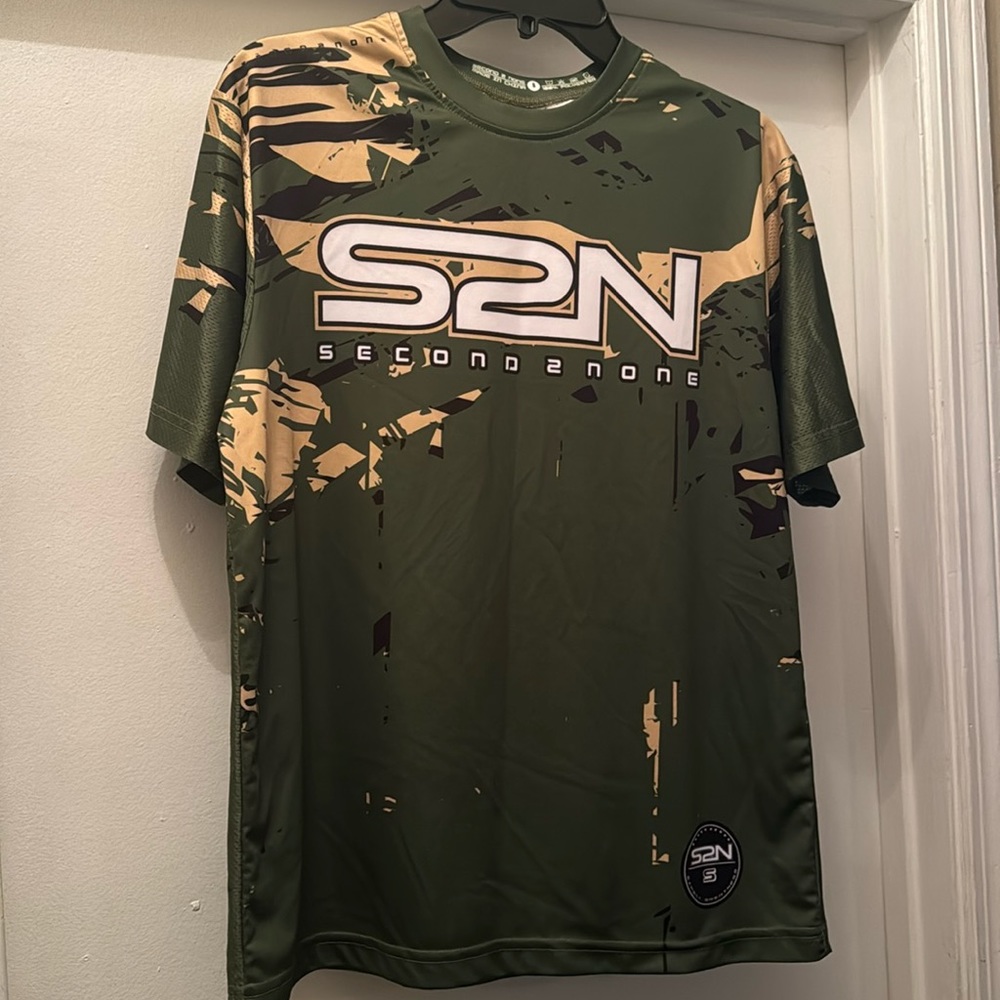 EUC athletic t-shirt. Small